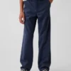 Dziecięce spodnie w stylu modern uniform o luźnym, prostym kroju w kolorze khaki