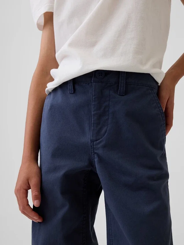 Dziecięce spodnie w stylu modern uniform o luźnym, prostym kroju w kolorze khaki