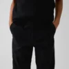Dziecięce spodnie w stylu modern uniform o luźnym, prostym kroju w kolorze khaki