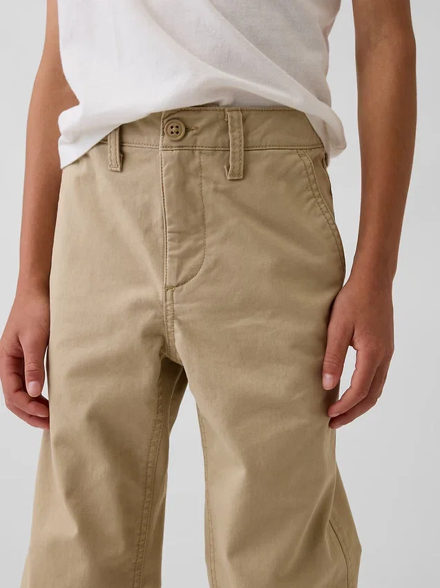 Dziecięce spodnie w stylu modern uniform o luźnym, prostym kroju w kolorze khaki