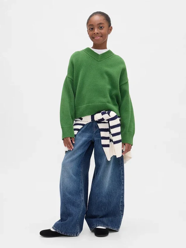 Dziecięcy sweter o luźnym kroju z dekoltem w serek