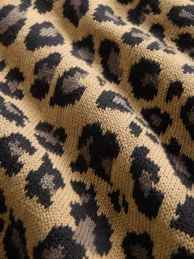 Dziecięcy sweter o luźnym kroju z dekoltem w serek