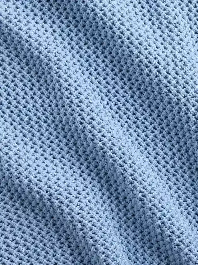 Dziecięcy sweter oversize z nadrukiem, wykonany techniką szydełkową