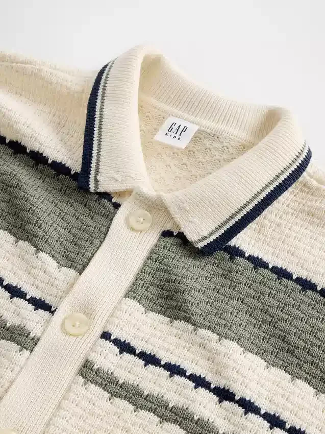 Dziecięcy sweter polo o luźnym kroju