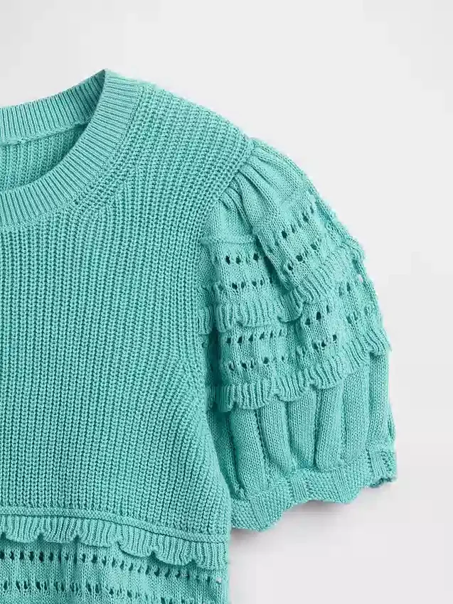 Dziecięcy sweter z falistym wykończeniem i mieszanym ściegiem