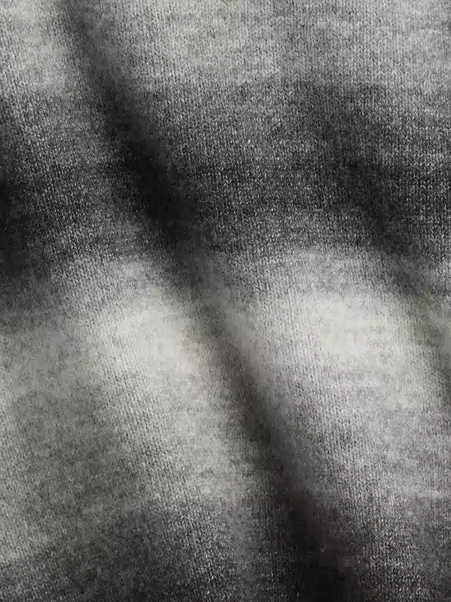 Dziecięcy sweter z luźnym krojem i okrągłym dekoltem w technice space-dye