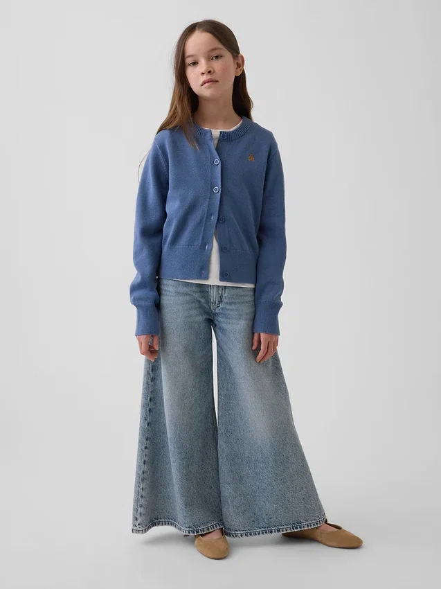 Dziecięcy sweter z zapięciem na guziki w stylu relaxed