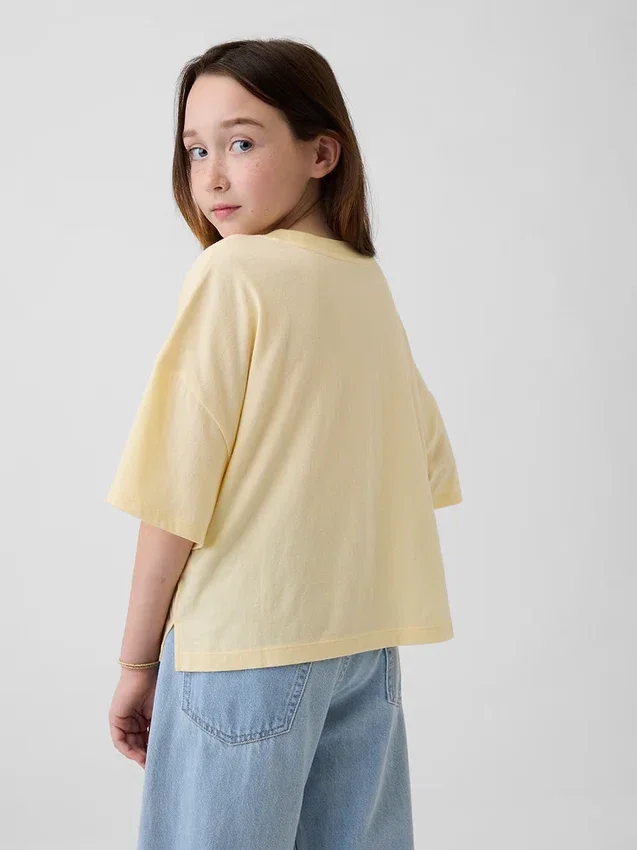 Dziecięcy T-shirt oversize o prostym kroju z logo stanu
