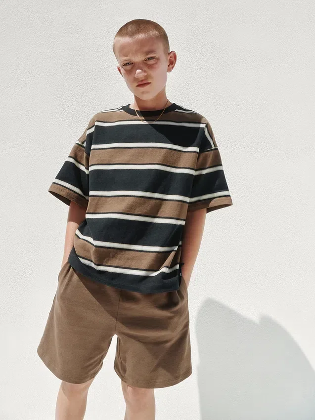 Dziecięcy T-shirt oversize z grubej dzianiny