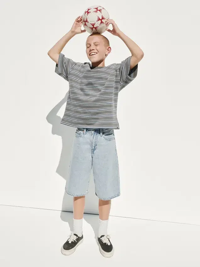 Dziecięcy T-shirt oversize z grubej dzianiny