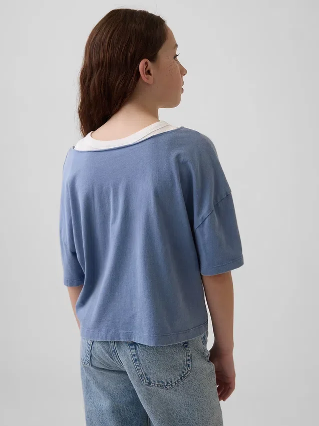 Dziecięcy T-shirt oversize z szerokim dekoltem