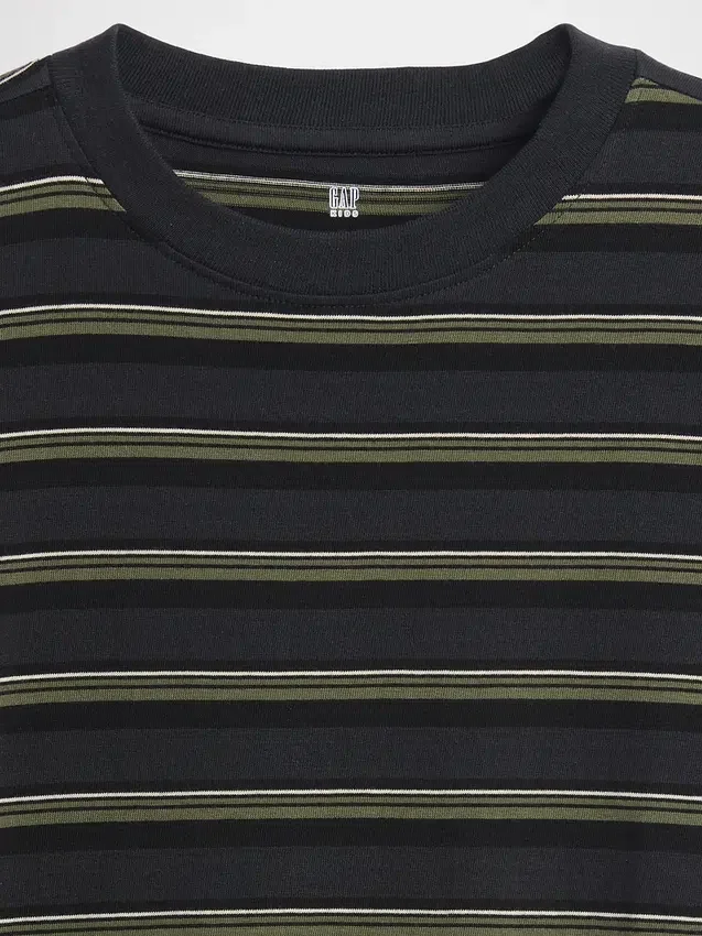 Dziecięcy T-shirt w paski o luźnym kroju