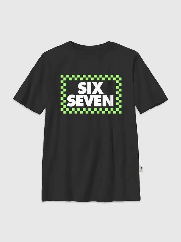 Dziecięcy T-shirt z nadrukiem w kratkę „Six Seven”