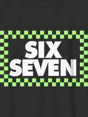 Dziecięcy T-shirt z nadrukiem w kratkę „Six Seven”