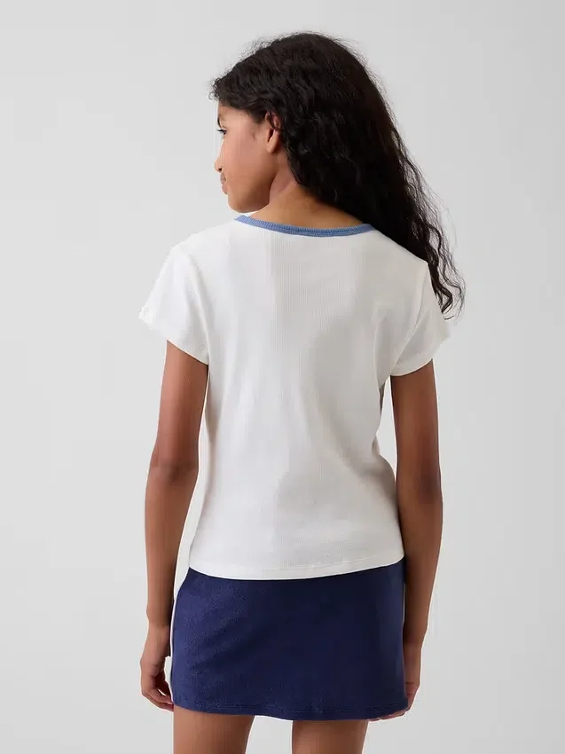 Dziecięcy T-shirt z prążkowanego materiału z haftem