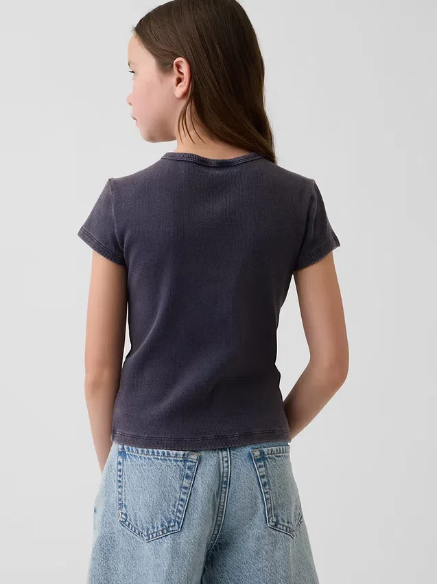 Dziecięcy T-shirt z prążkowanego materiału z haftem