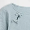 Dziecięcy T-shirt z prążkowanym wykończeniem i kokardką