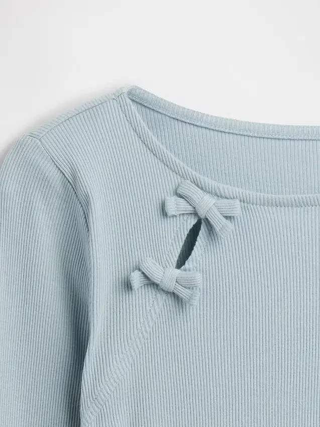Dziecięcy T-shirt z prążkowanym wykończeniem i kokardką