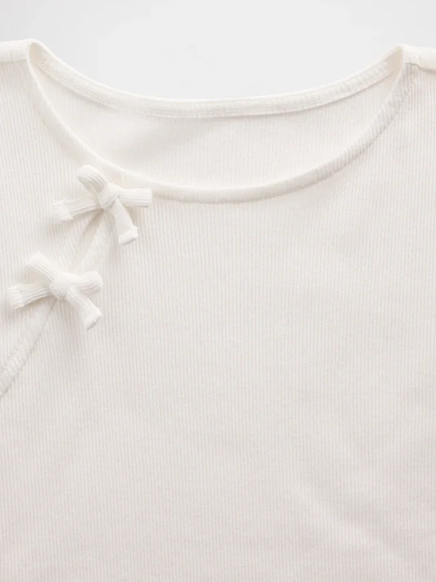 Dziecięcy T-shirt z prążkowanym wykończeniem i kokardką