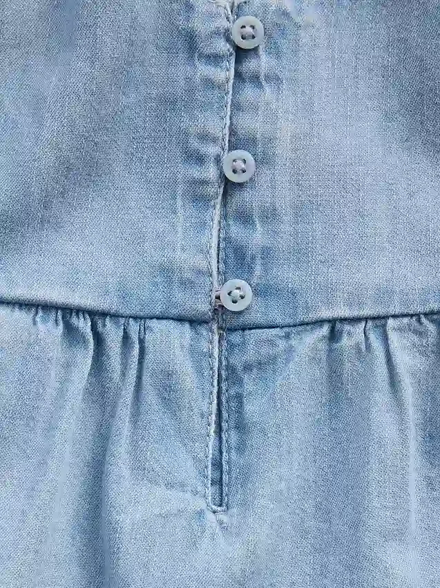 Dziecięcy top jeansowy z warstwowym wykończeniem