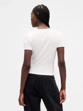 GAP × Disney „The Nightmare Before Christmas” Tima Burtona – nowoczesny T-shirt o zwężonym kroju