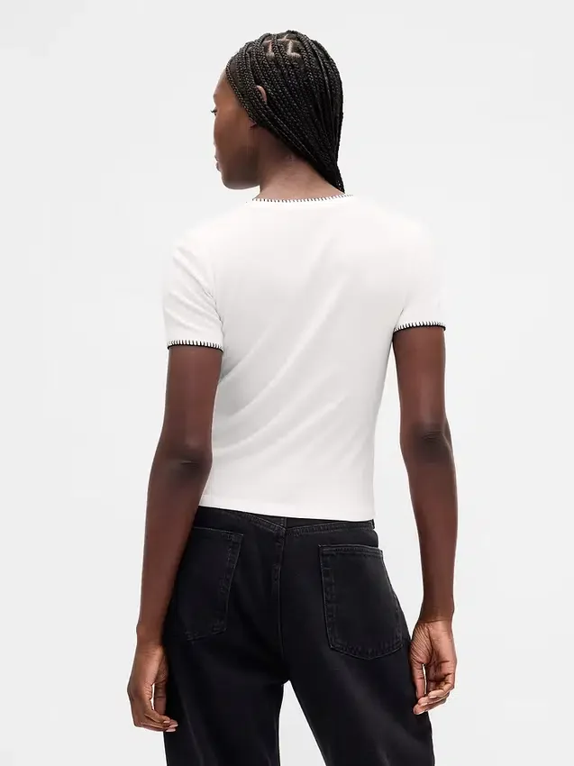 GAP × Disney „The Nightmare Before Christmas” Tima Burtona – nowoczesny T-shirt o zwężonym kroju