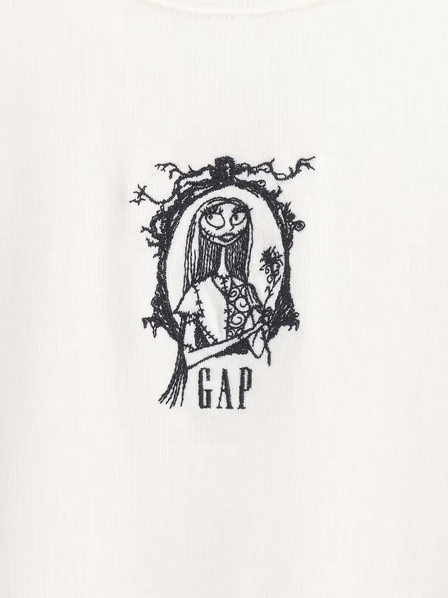 GAP × Disney „The Nightmare Before Christmas” Tima Burtona – nowoczesny T-shirt o zwężonym kroju