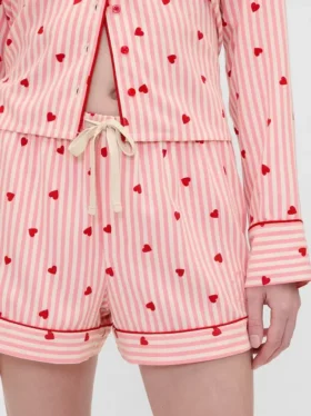 Gap × Summer Fridays Flanelowe szorty piżamowe z motywem serc