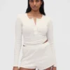 GAP × Summer Fridays – koszulka piżamowa typu henley z dzianiny typu pointelle