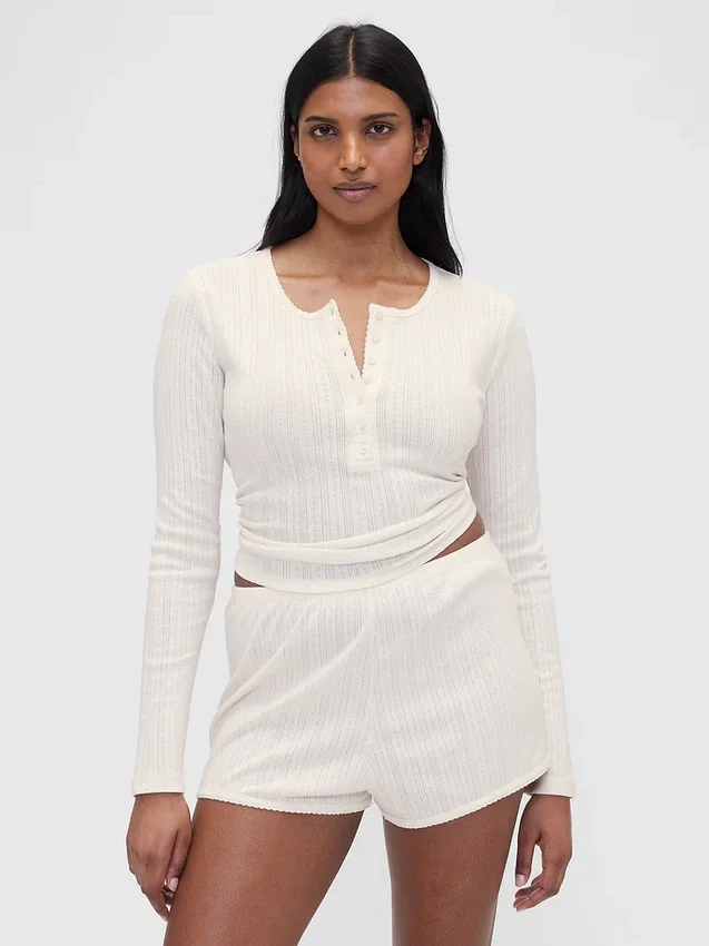 GAP × Summer Fridays – koszulka piżamowa typu henley z dzianiny typu pointelle