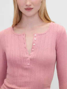 GAP × Summer Fridays – koszulka piżamowa typu henley z dzianiny typu pointelle