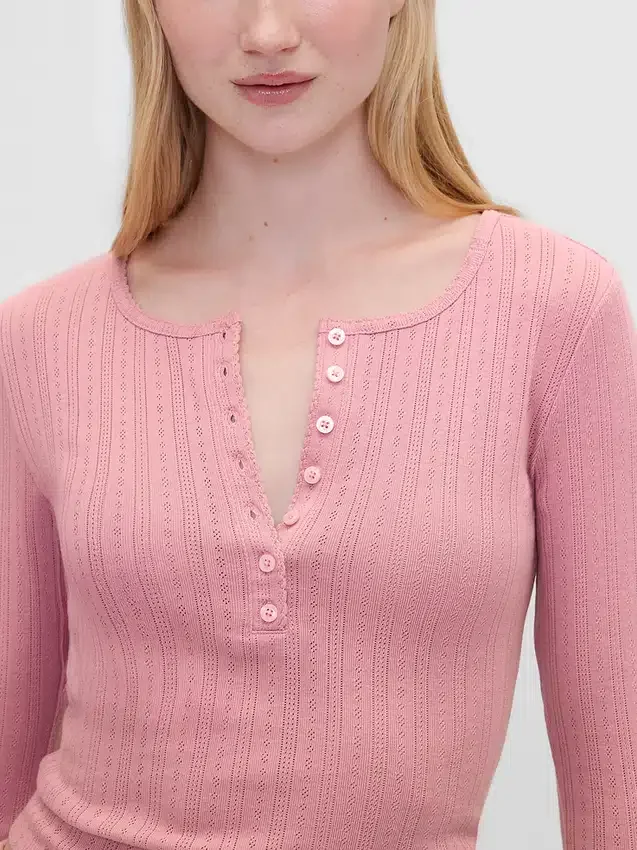 GAP × Summer Fridays – koszulka piżamowa typu henley z dzianiny typu pointelle