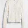 GAP × Summer Fridays – koszulka piżamowa typu henley z dzianiny typu pointelle