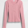 GAP × Summer Fridays – koszulka piżamowa typu henley z dzianiny typu pointelle