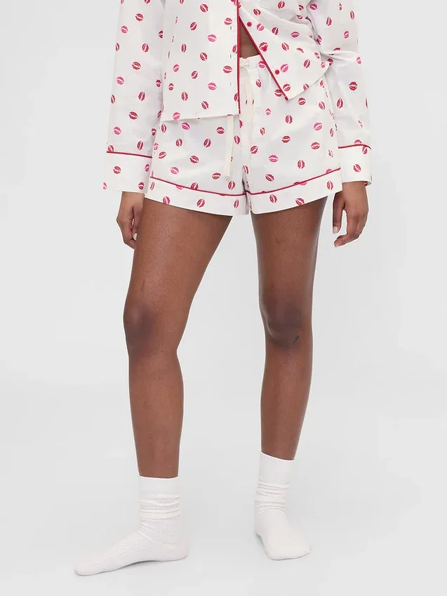 Gap × Summer Fridays Poplinowe szorty piżamowe typu boxer z nadrukiem „Kiss”