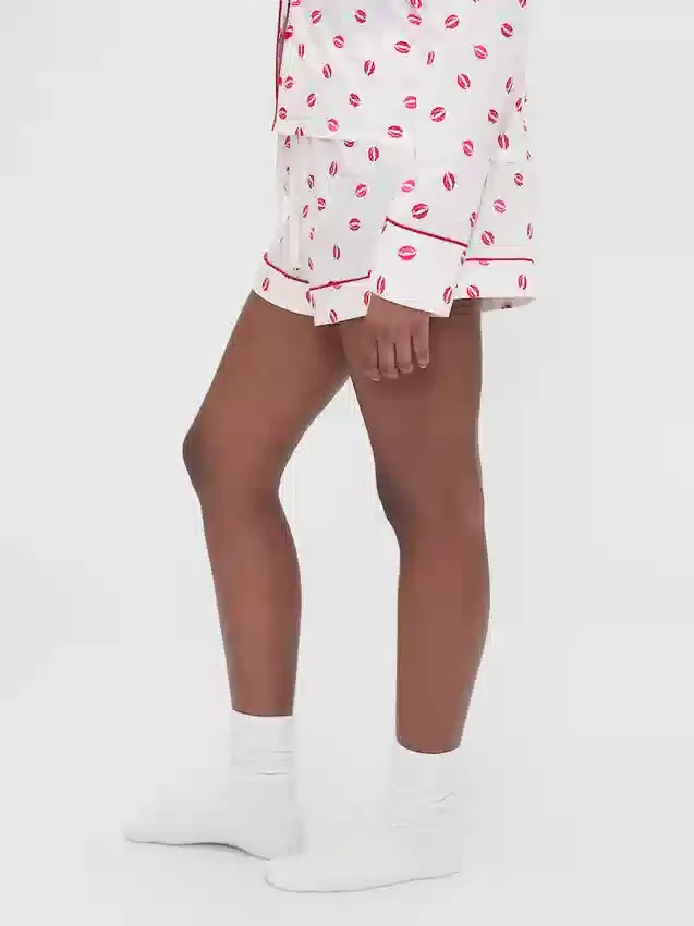 Gap × Summer Fridays Poplinowe szorty piżamowe typu boxer z nadrukiem „Kiss”