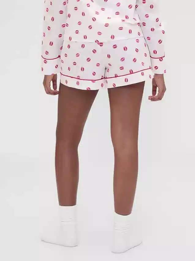 Gap × Summer Fridays Poplinowe szorty piżamowe typu boxer z nadrukiem „Kiss”