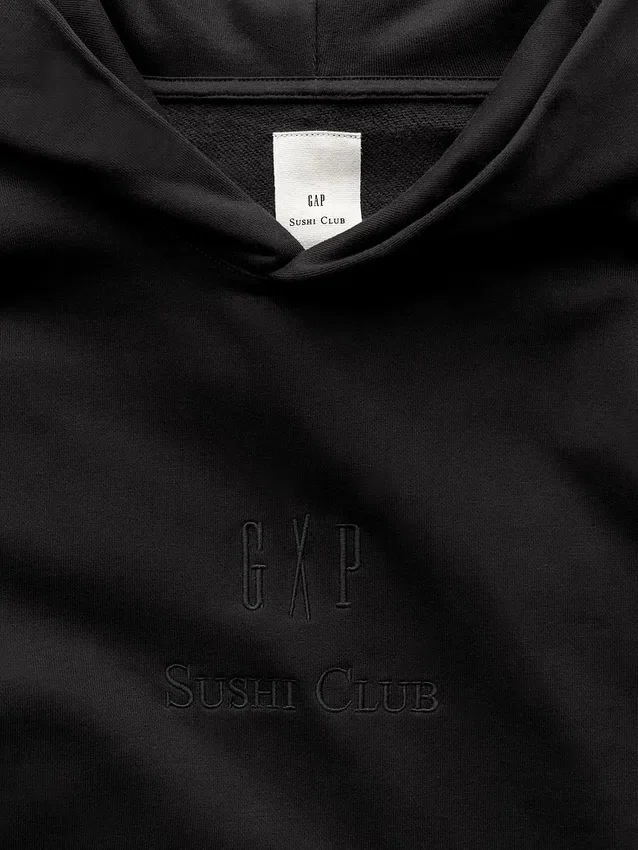 Gap × Sushi Club – gruba bluza z kapturem z logo