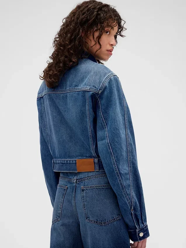 GAP × Victoria Beckham – luźna, skrócona kurtka dżinsowa