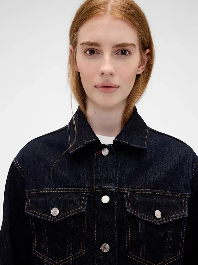 GAP × Victoria Beckham – luźna, skrócona kurtka dżinsowa