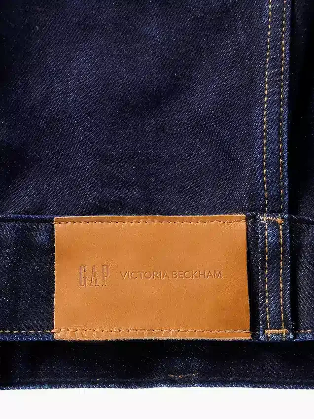 GAP × Victoria Beckham – luźna, skrócona kurtka dżinsowa