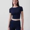 GapFit Smooth – dwustronny top typu crop z kopertowym dekoltem