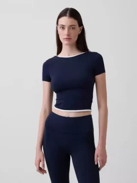GapFit Smooth – dwustronny top typu crop z kopertowym dekoltem