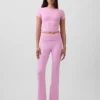 GapFit Smooth – dwustronny top typu crop z kopertowym dekoltem