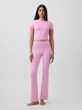 GapFit Smooth – dwustronny top typu crop z kopertowym dekoltem