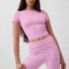 GapFit Smooth – dwustronny top typu crop z kopertowym dekoltem