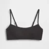 Góra bikini z okrągłym dekoltem i prążkowanym materiałem