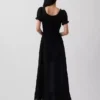 Haftowana sukienka maxi z bufiastymi rękawami