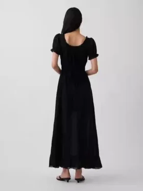 Haftowana sukienka maxi z bufiastymi rękawami