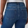 Jeansy Curvy z wysokim stanem, o kroju slim straight w stylu lat 90.
